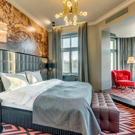 Grand Poet Hotel And Spa By Semarah Riga Bagian luar foto Suite