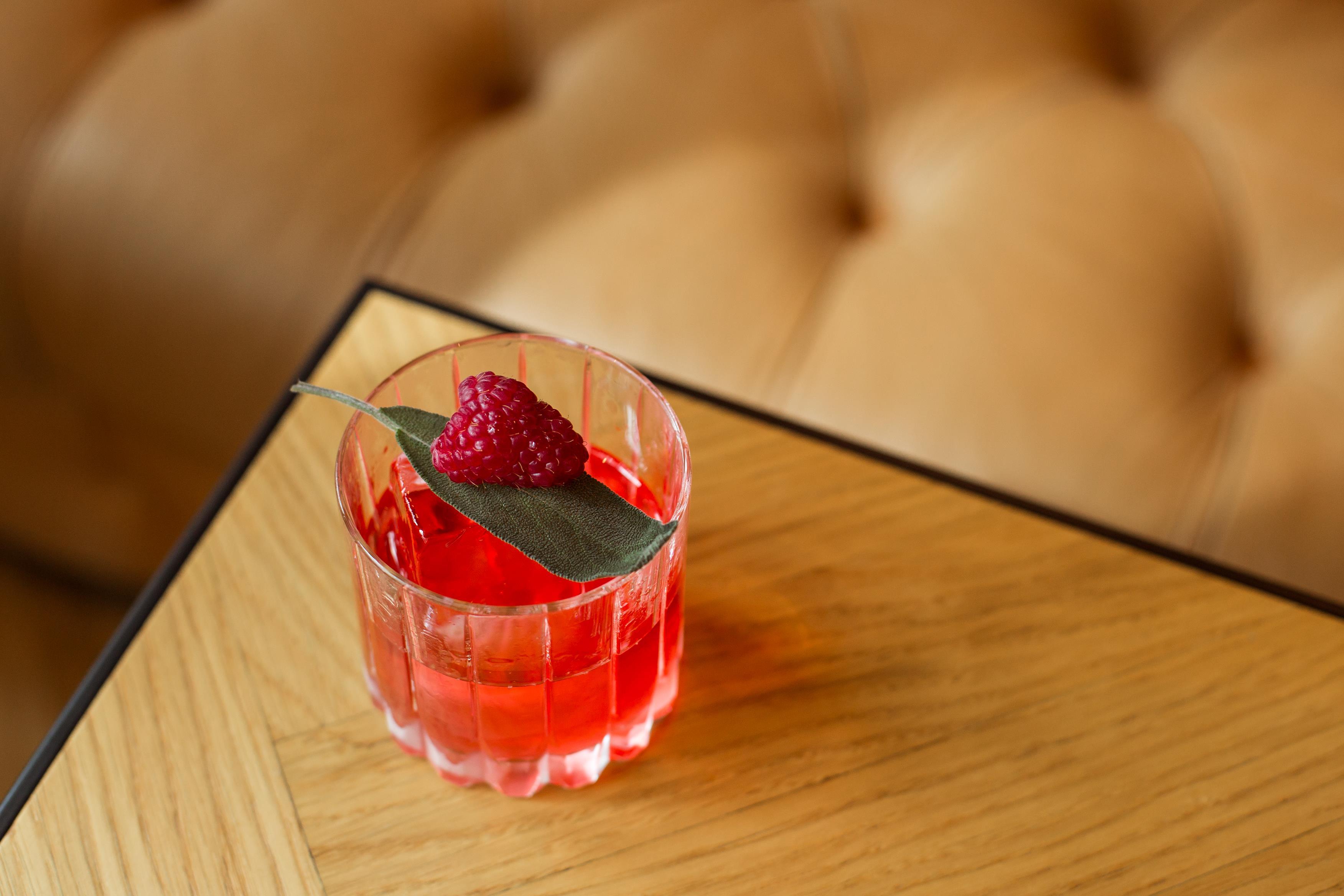 Grand Poet Hotel And Spa By Semarah Riga Bagian luar foto A Clover Club cocktail