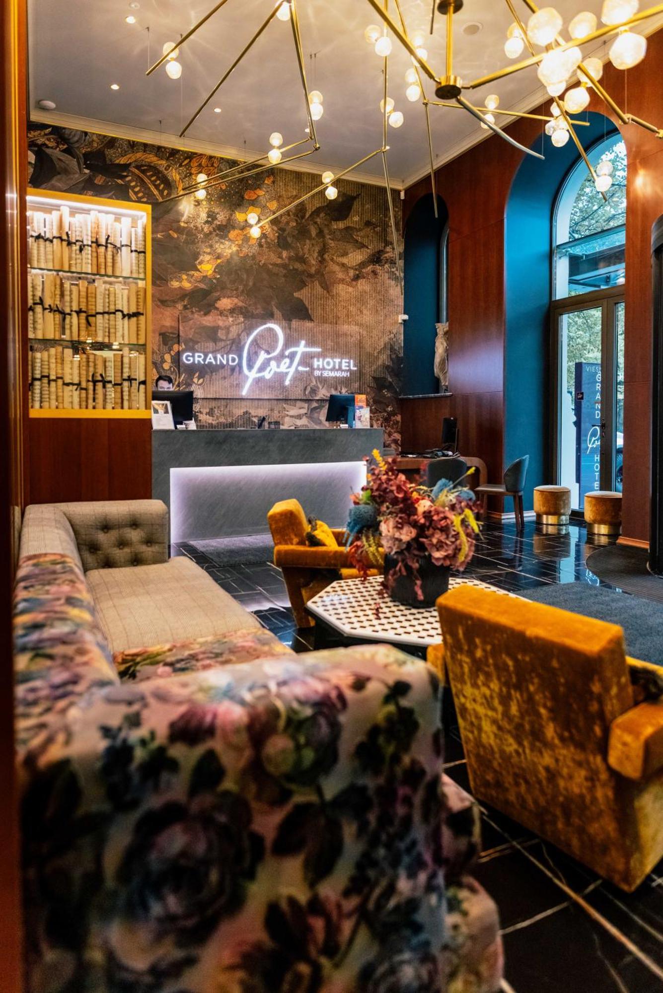Grand Poet Hotel And Spa By Semarah Riga Bagian luar foto Lobby