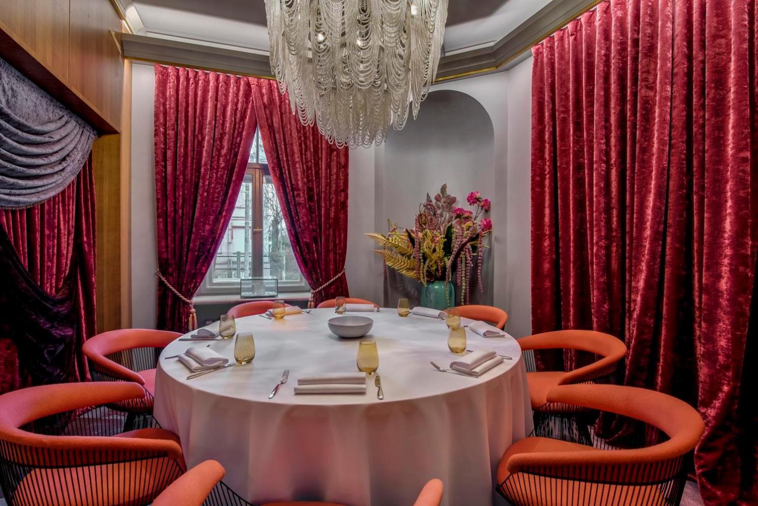 Grand Poet Hotel And Spa By Semarah Riga Bagian luar foto Private dining room at the restaurant