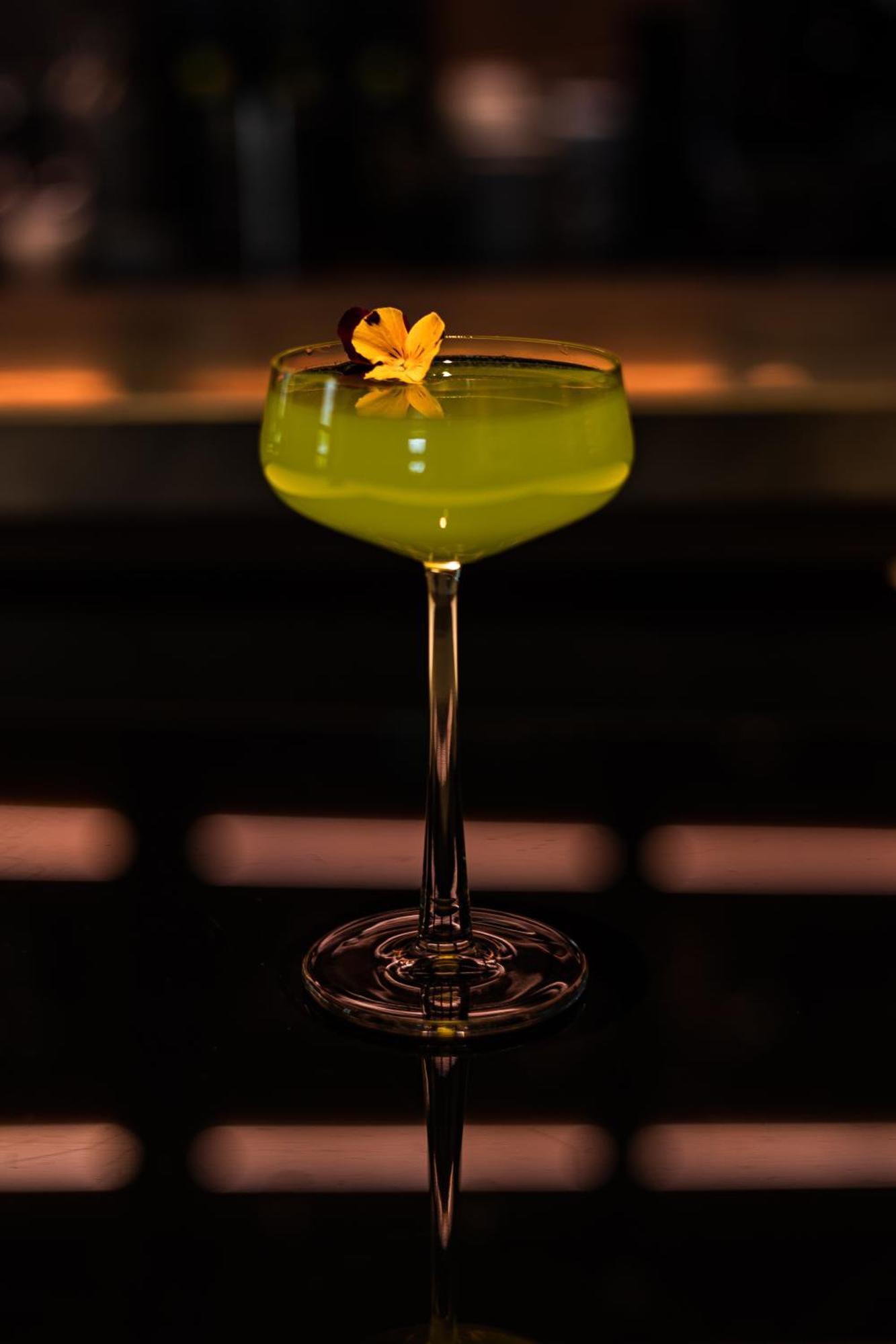 Grand Poet Hotel And Spa By Semarah Riga Bagian luar foto A grasshopper cocktail
