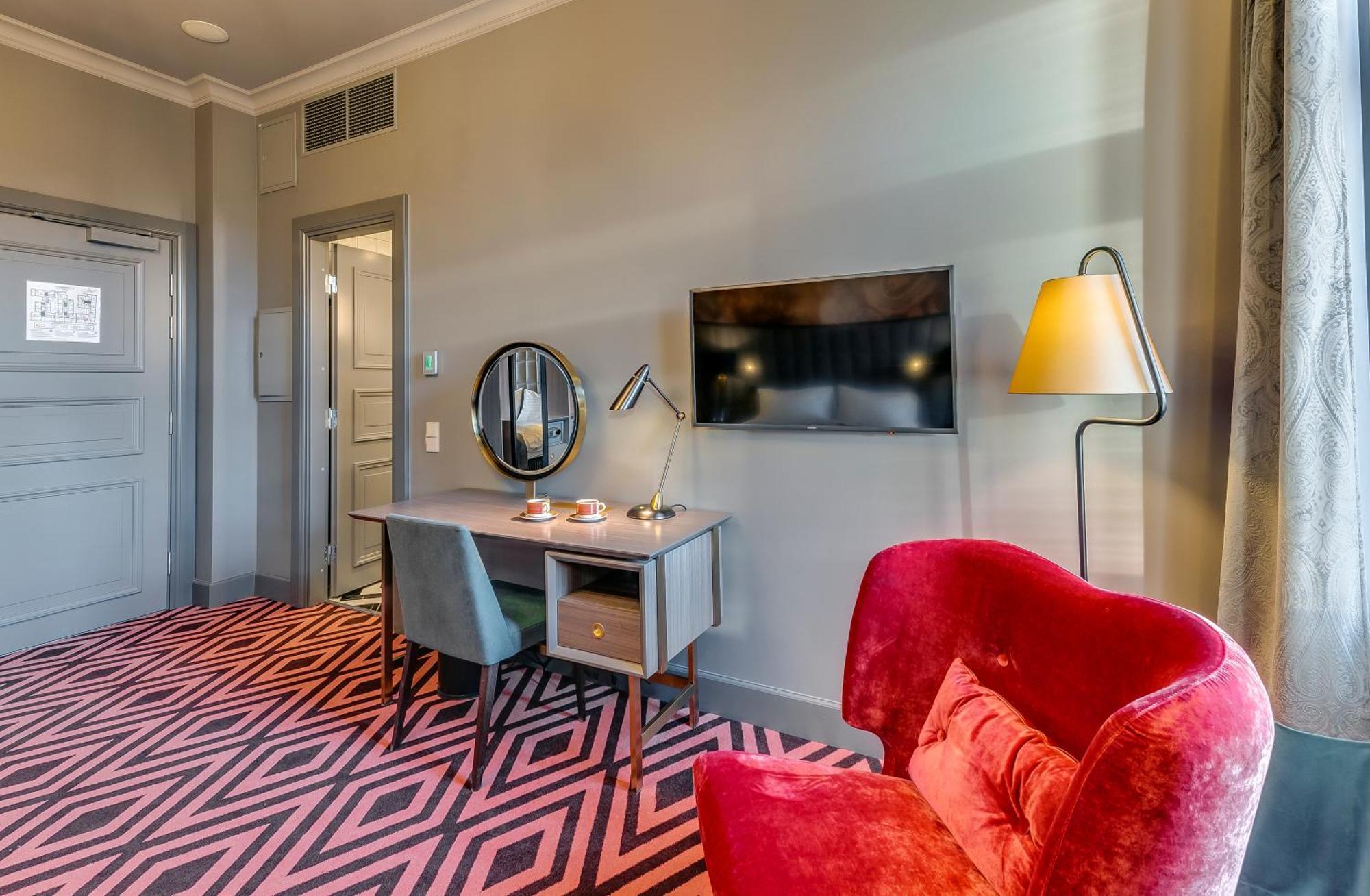 Grand Poet Hotel And Spa By Semarah Riga Ruang foto A room at the hotel