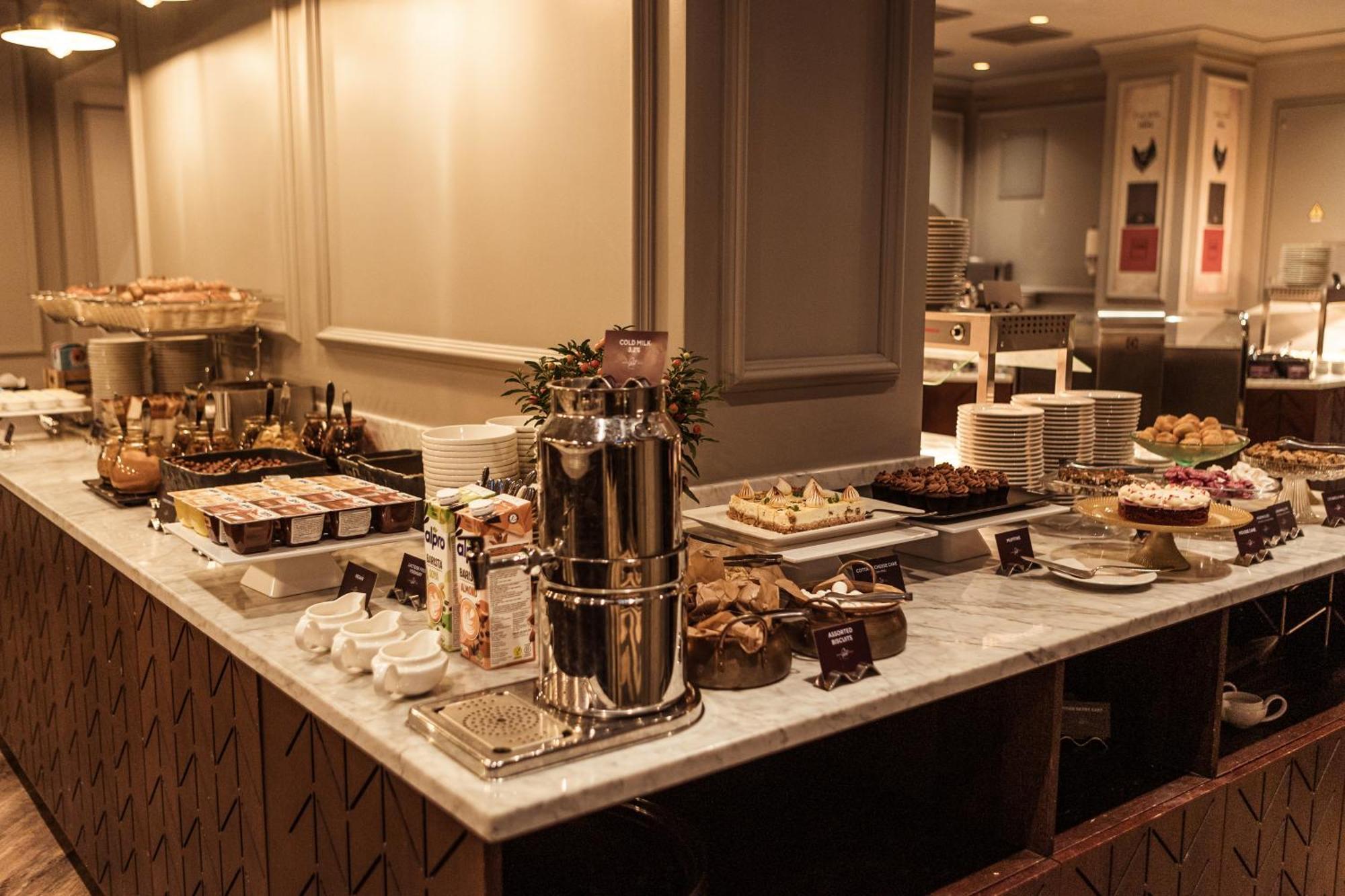 Grand Poet Hotel And Spa By Semarah Riga Bagian luar foto A dessert buffet